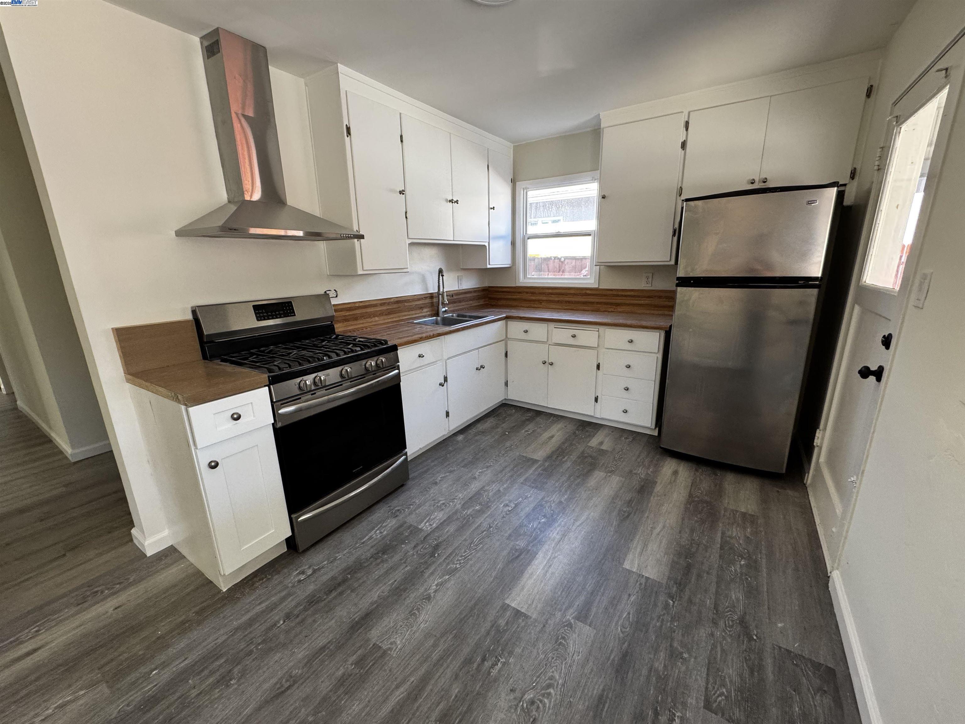 Detail Gallery Image 1 of 1 For 610 via Mirabel, San Lorenzo,  CA 94580 - 3 Beds | 1 Baths