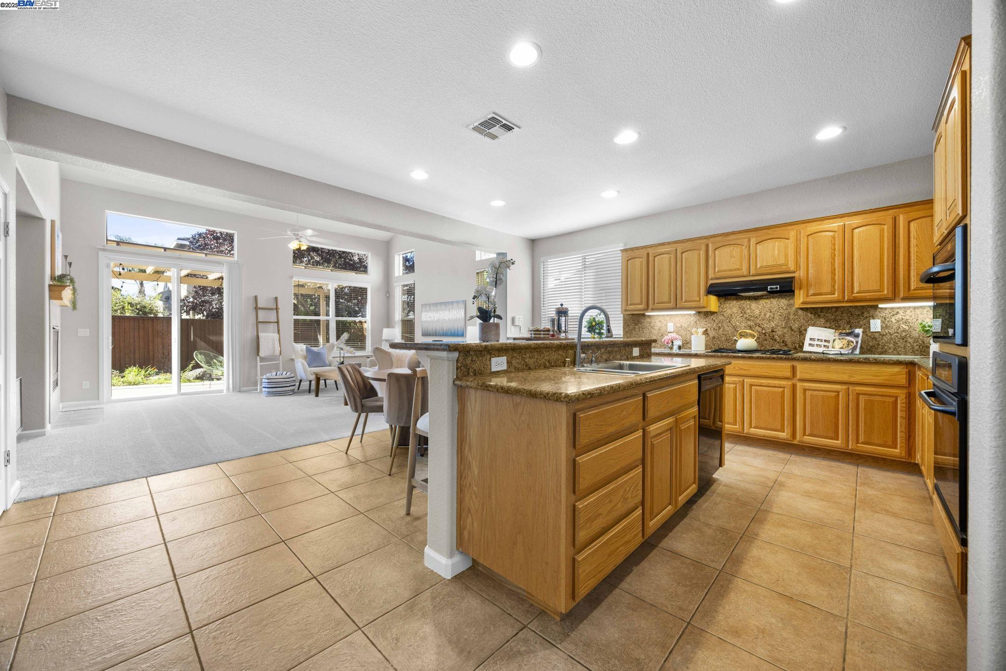 Detail Gallery Image 13 of 59 For 3507 Keystone Loop, Discovery Bay,  CA 94505 - 4 Beds | 2/1 Baths