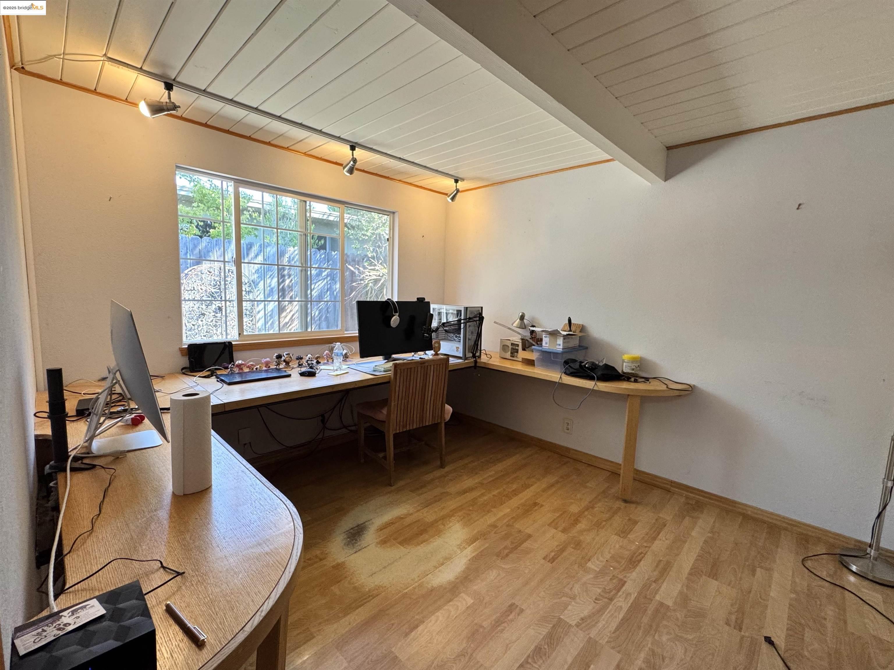 Detail Gallery Image 11 of 24 For 5667 Greenridge Rd, Castro Valley,  CA 94552 - 4 Beds | 2 Baths