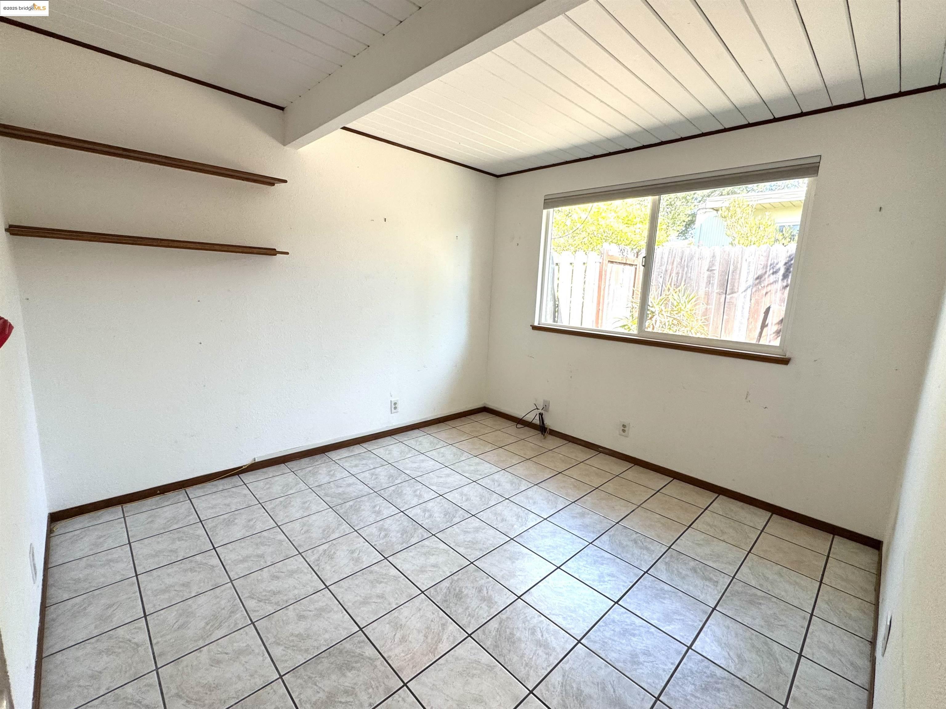 Detail Gallery Image 12 of 24 For 5667 Greenridge Rd, Castro Valley,  CA 94552 - 4 Beds | 2 Baths