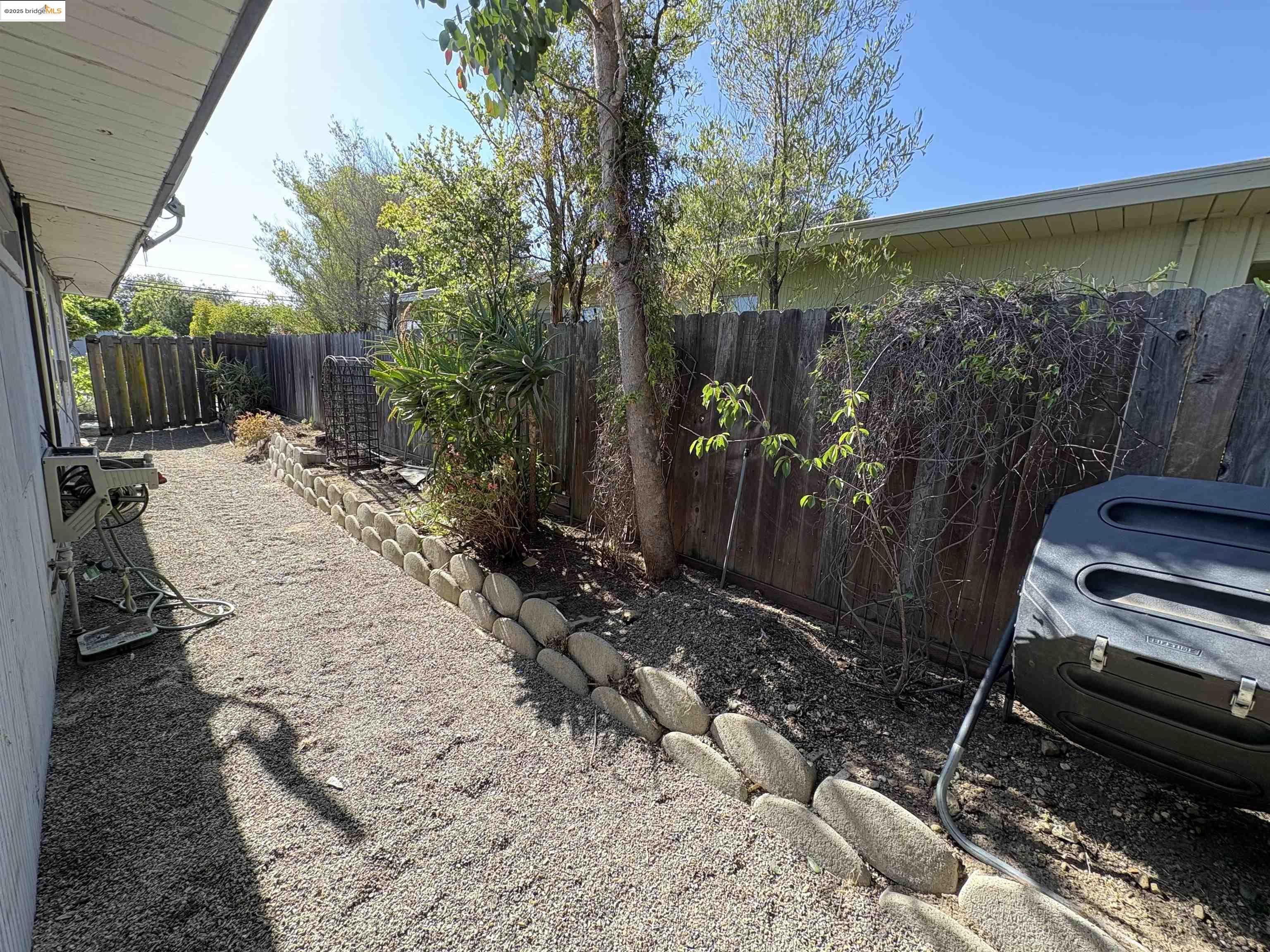 Detail Gallery Image 19 of 24 For 5667 Greenridge Rd, Castro Valley,  CA 94552 - 4 Beds | 2 Baths