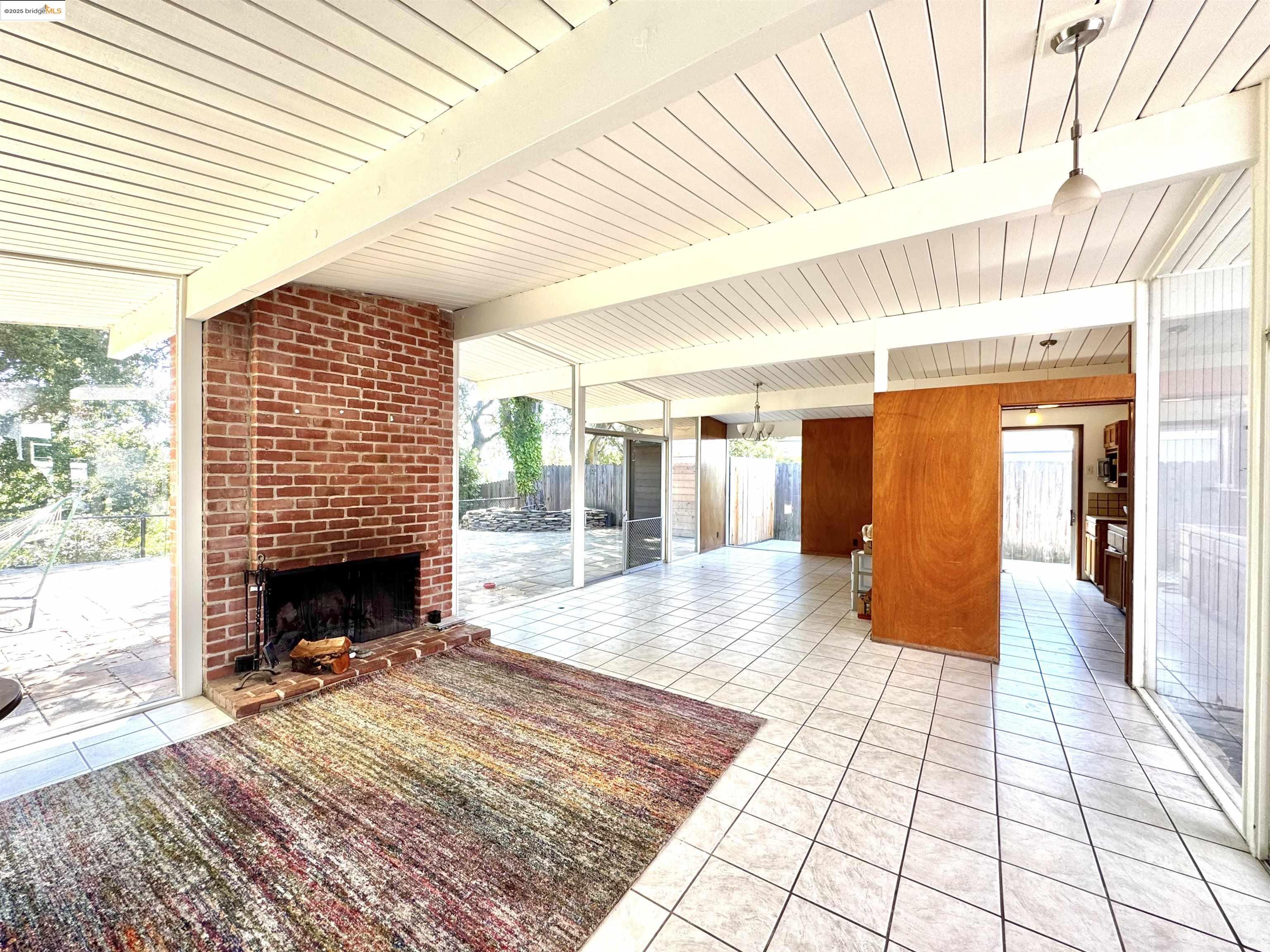Detail Gallery Image 5 of 24 For 5667 Greenridge Rd, Castro Valley,  CA 94552 - 4 Beds | 2 Baths