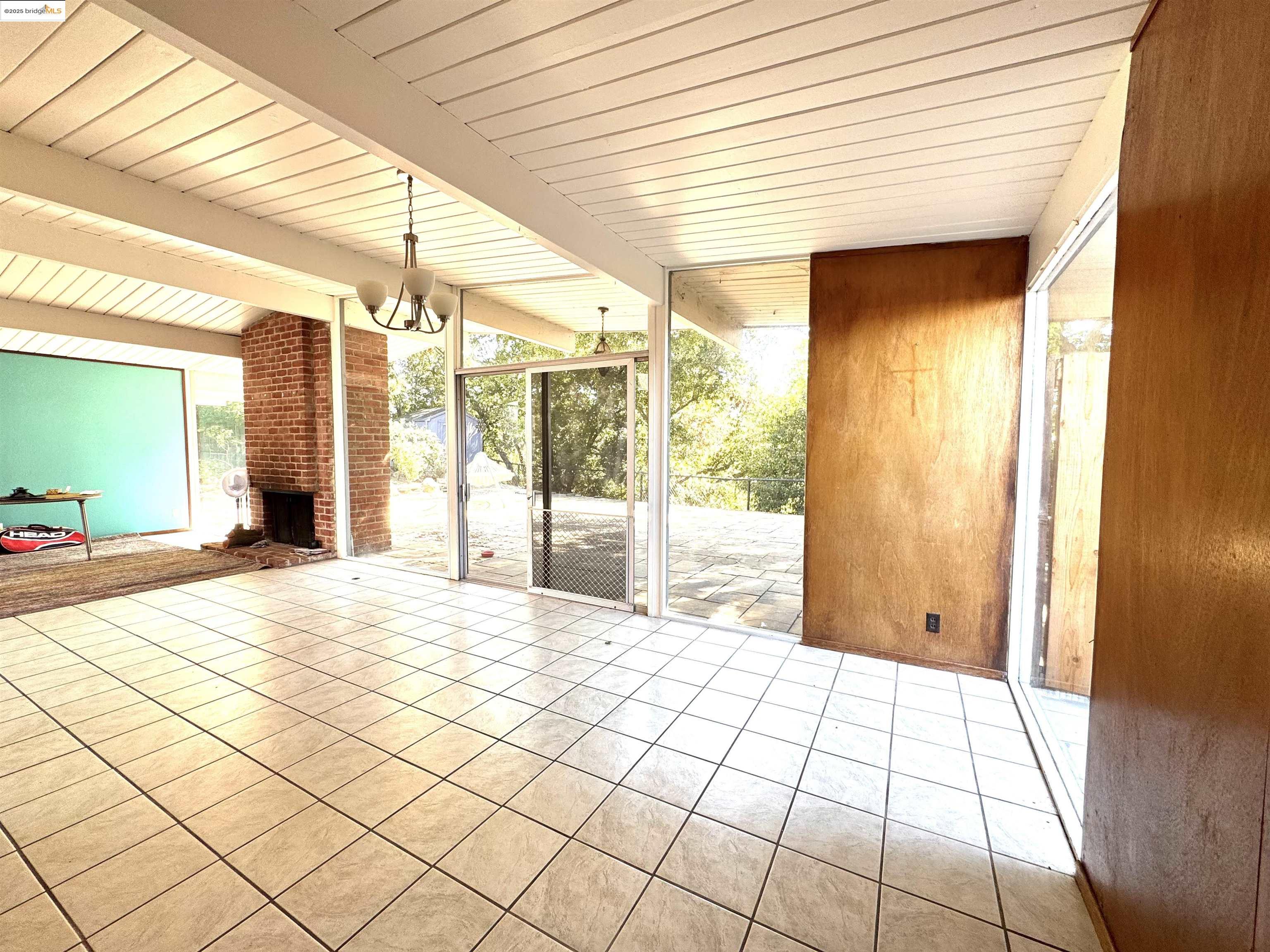 Detail Gallery Image 6 of 24 For 5667 Greenridge Rd, Castro Valley,  CA 94552 - 4 Beds | 2 Baths
