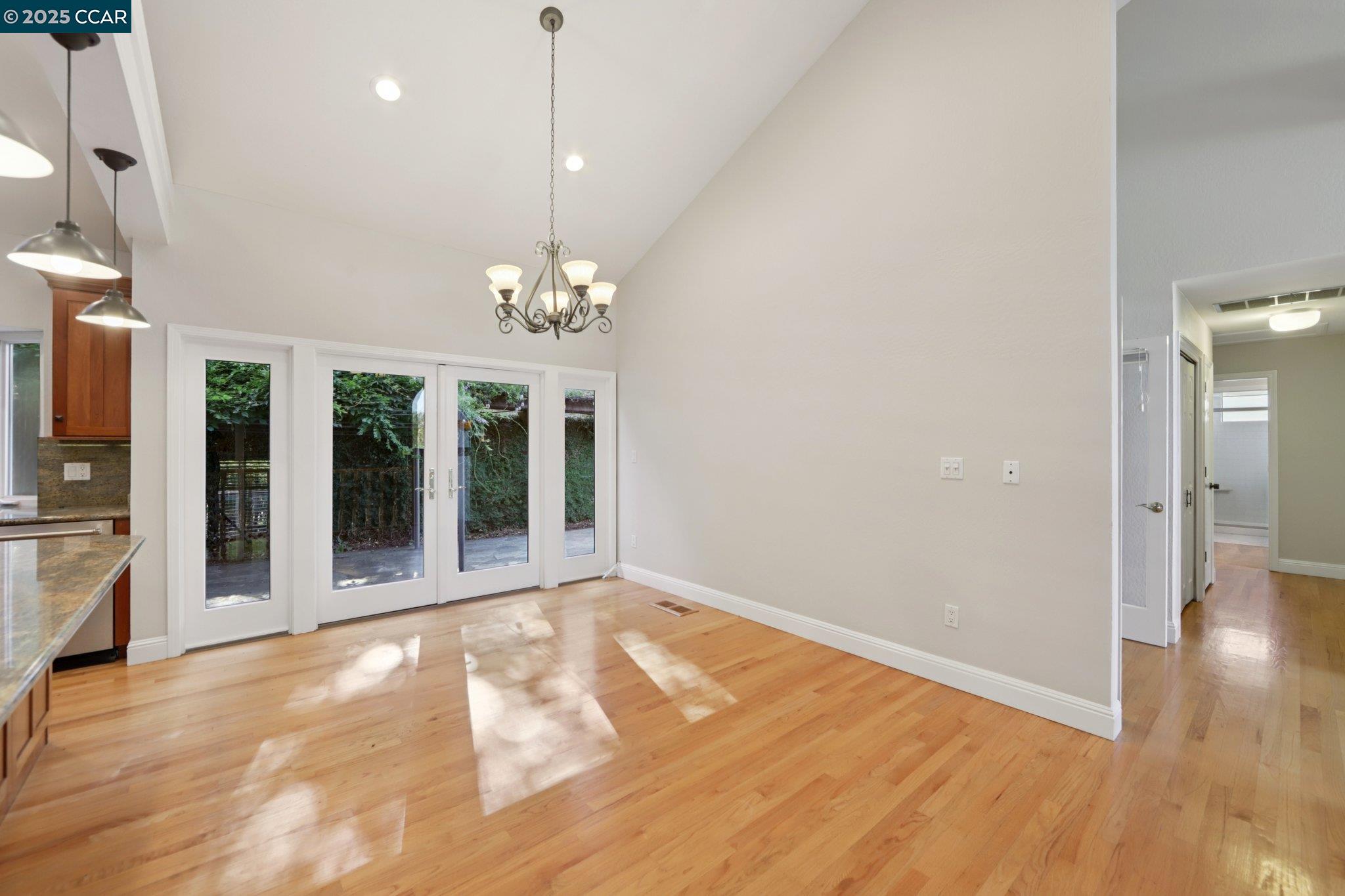 Detail Gallery Image 11 of 52 For 20 Broadmoor St, Moraga,  CA 94556 - 2 Beds | 2 Baths