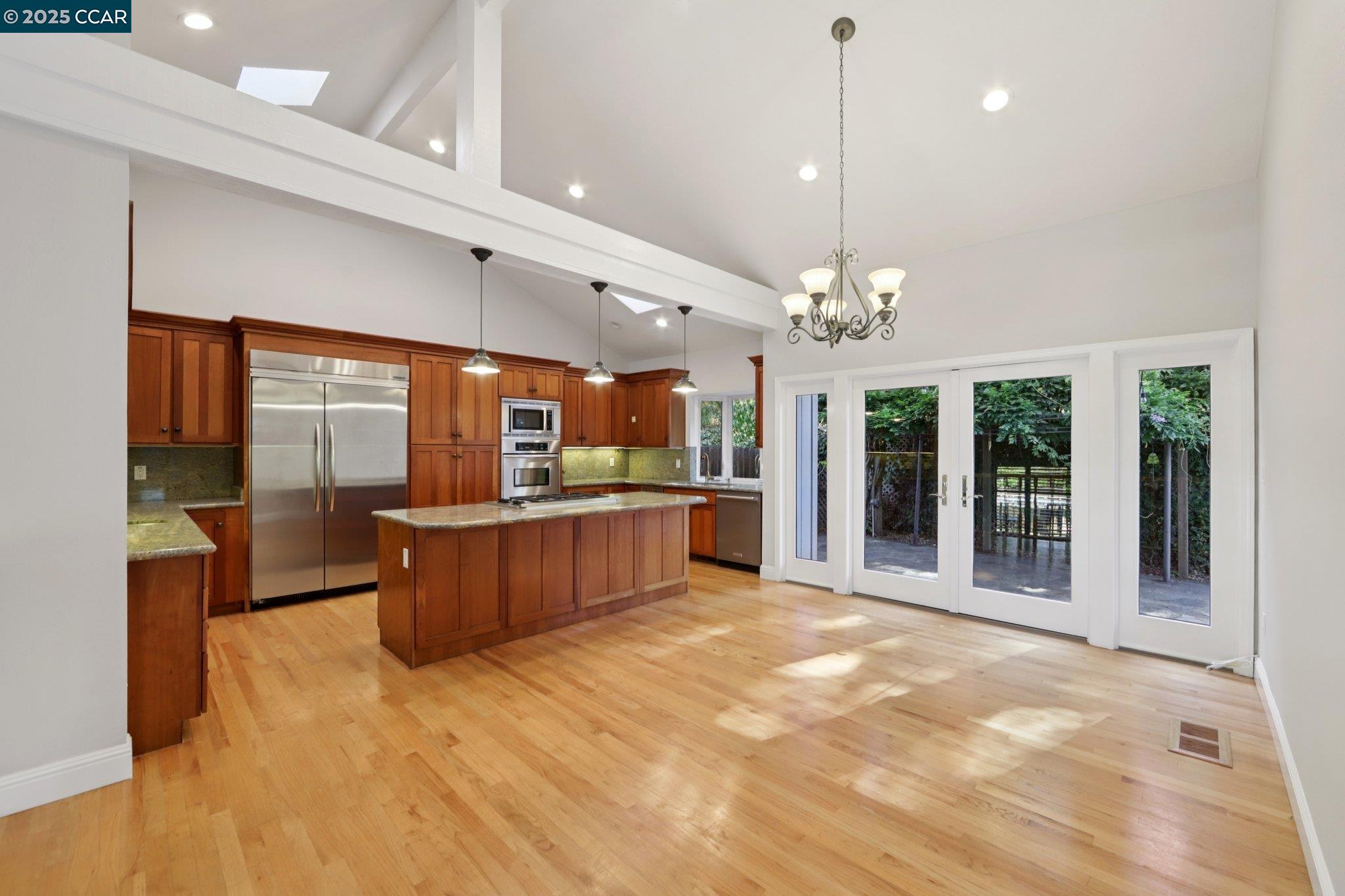 Detail Gallery Image 12 of 52 For 20 Broadmoor St, Moraga,  CA 94556 - 2 Beds | 2 Baths