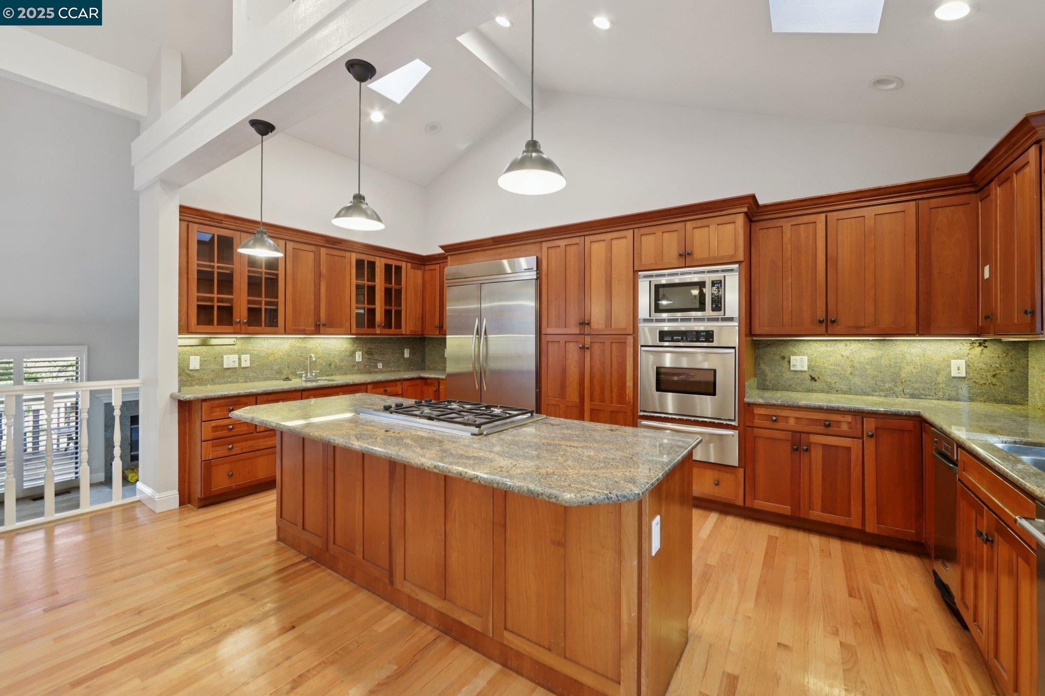 Detail Gallery Image 16 of 52 For 20 Broadmoor St, Moraga,  CA 94556 - 2 Beds | 2 Baths