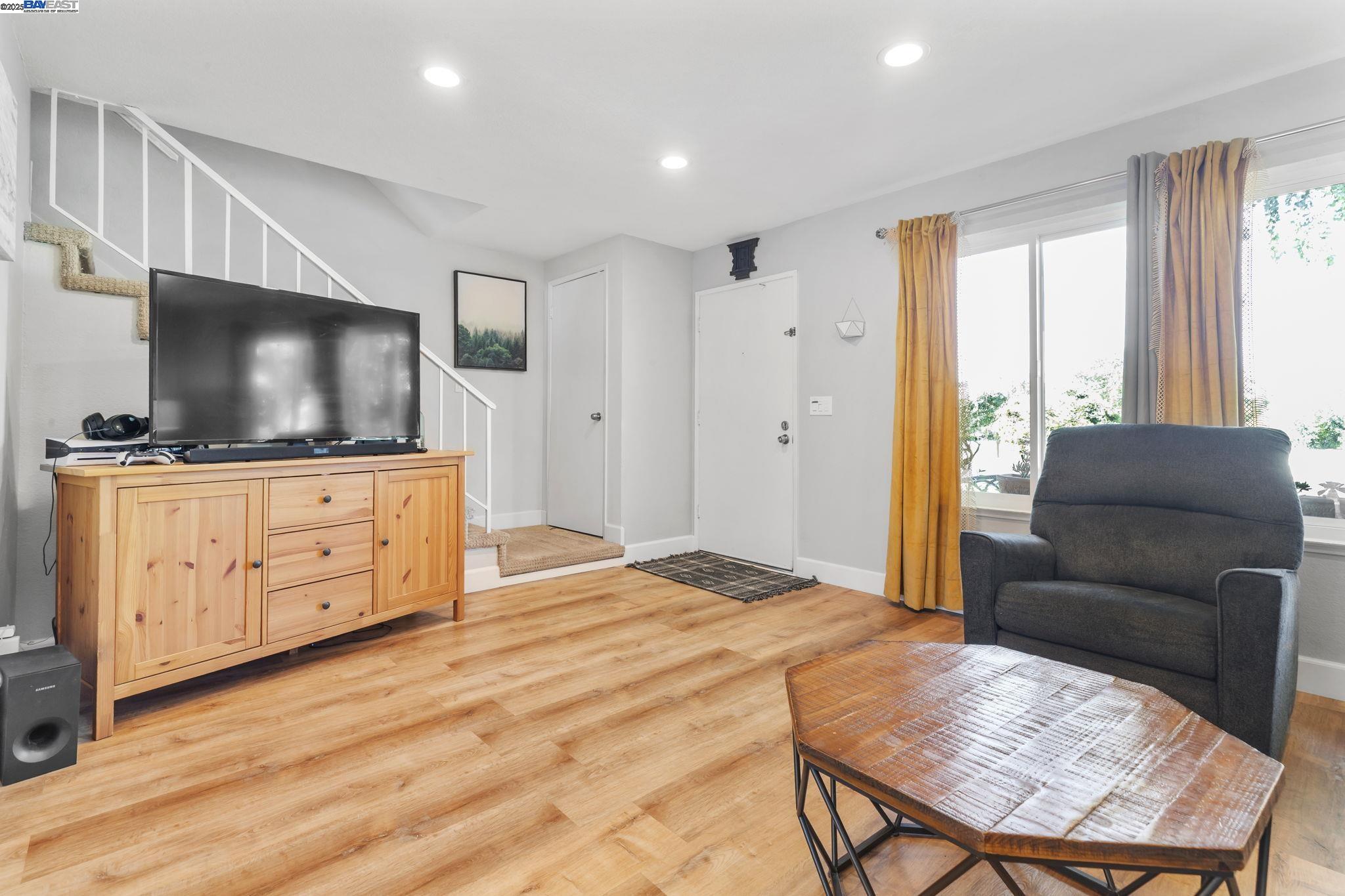 Detail Gallery Image 11 of 59 For 1479 Spring Valley Cmn, Livermore,  CA 94551 - 4 Beds | 2/1 Baths