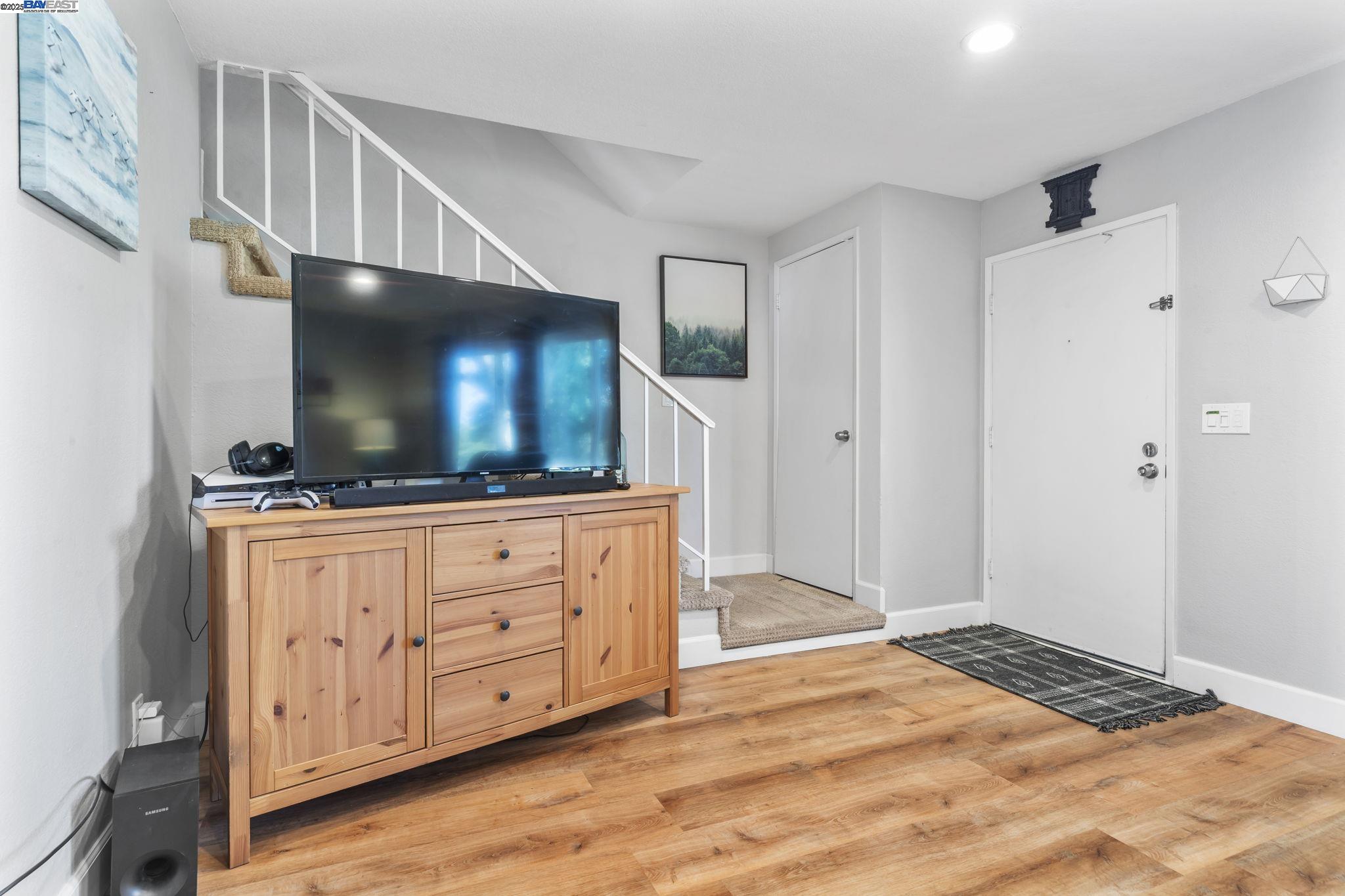 Detail Gallery Image 13 of 59 For 1479 Spring Valley Cmn, Livermore,  CA 94551 - 4 Beds | 2/1 Baths