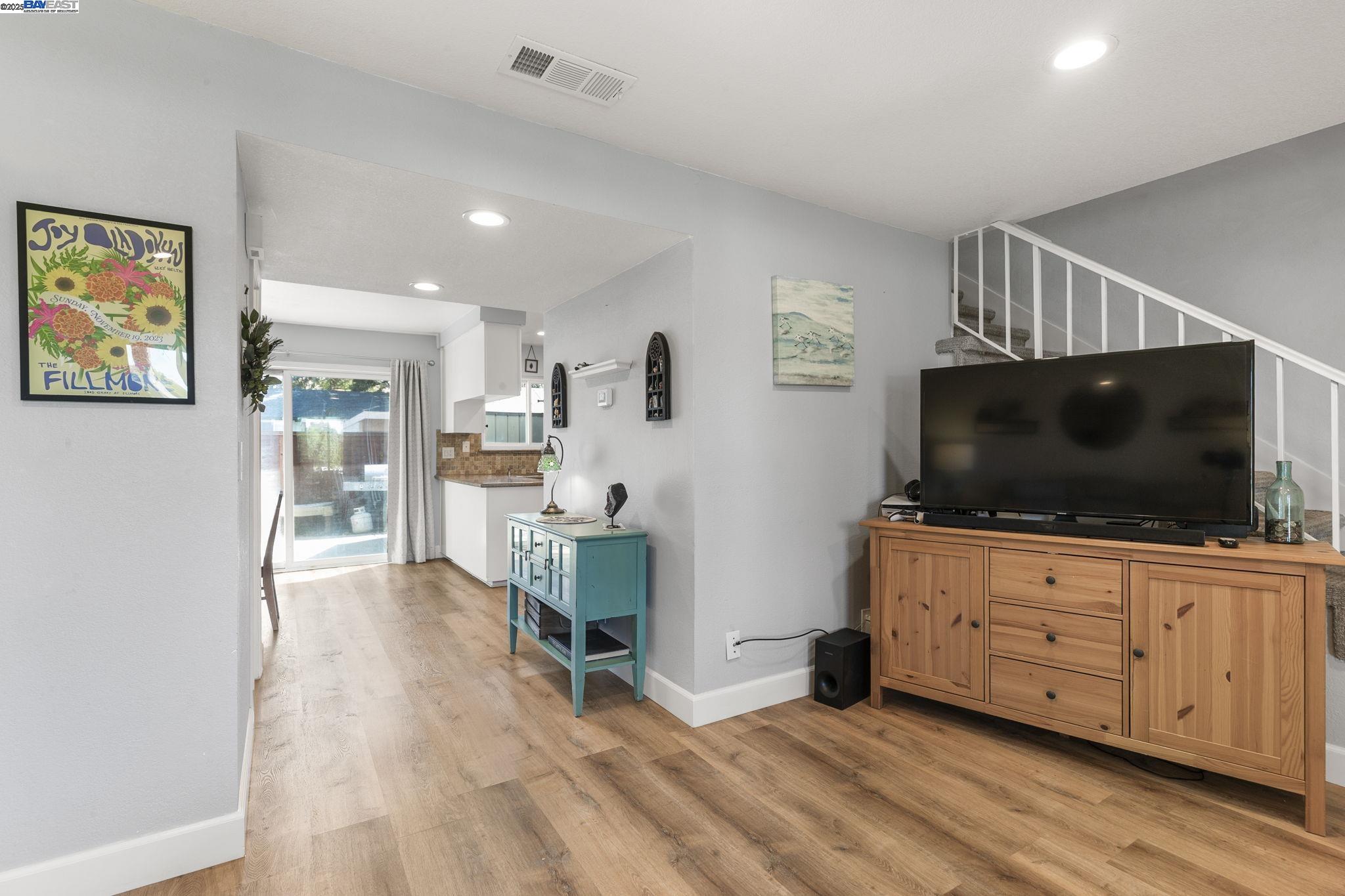 Detail Gallery Image 15 of 59 For 1479 Spring Valley Cmn, Livermore,  CA 94551 - 4 Beds | 2/1 Baths