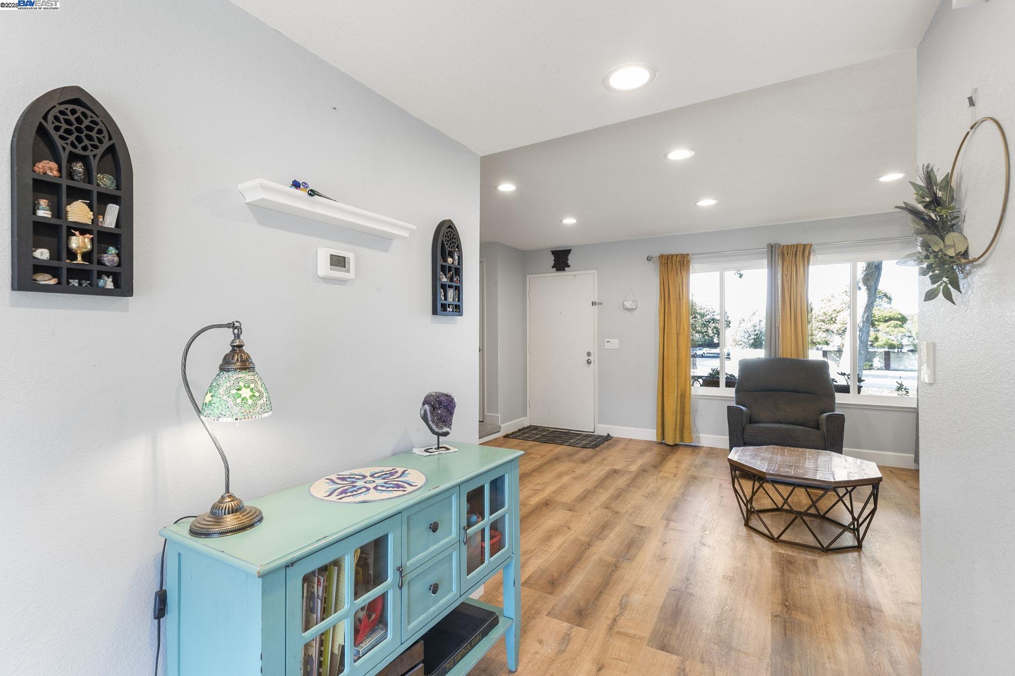 Detail Gallery Image 17 of 59 For 1479 Spring Valley Cmn, Livermore,  CA 94551 - 4 Beds | 2/1 Baths