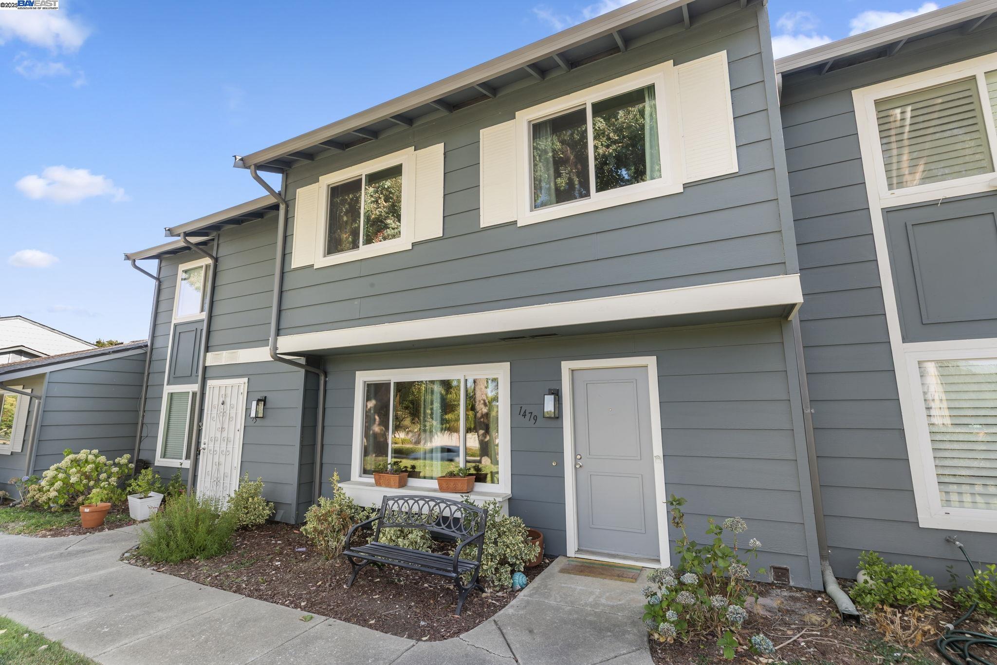 Detail Gallery Image 3 of 59 For 1479 Spring Valley Cmn, Livermore,  CA 94551 - 4 Beds | 2/1 Baths