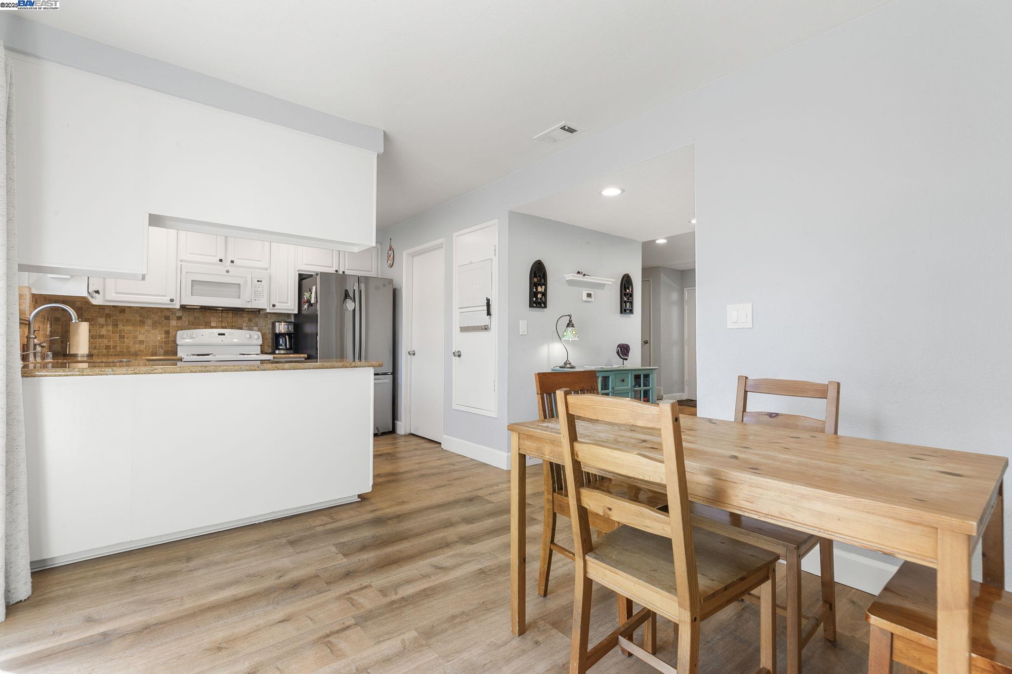 Detail Gallery Image 21 of 59 For 1479 Spring Valley Cmn, Livermore,  CA 94551 - 4 Beds | 2/1 Baths