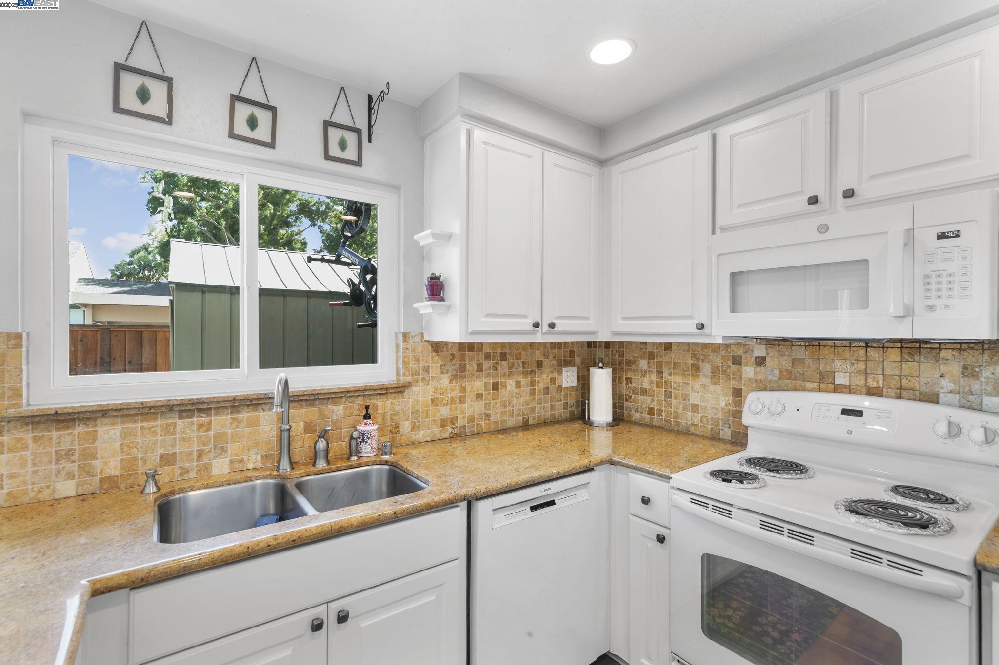 Detail Gallery Image 24 of 59 For 1479 Spring Valley Cmn, Livermore,  CA 94551 - 4 Beds | 2/1 Baths