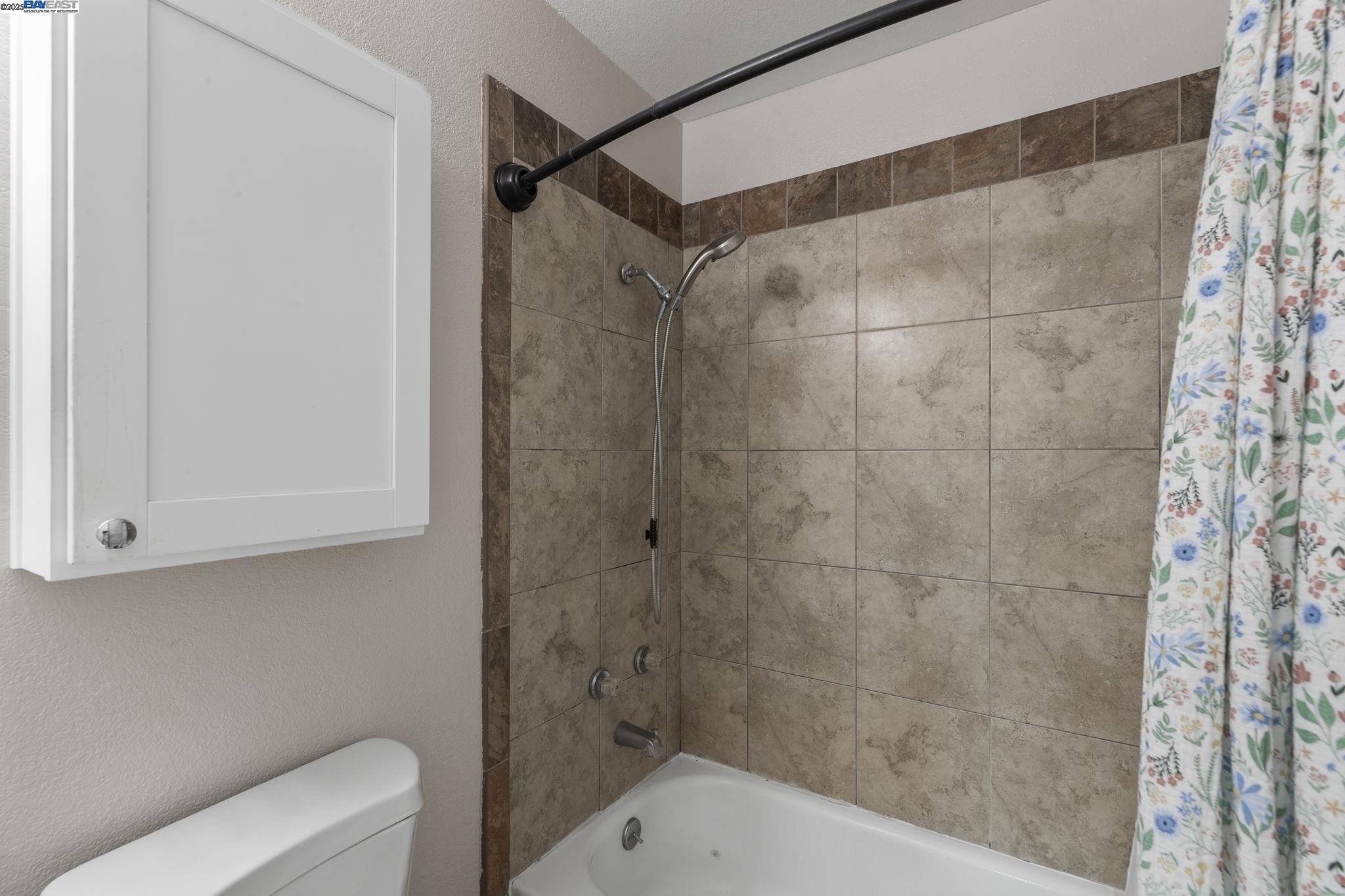Detail Gallery Image 33 of 59 For 1479 Spring Valley Cmn, Livermore,  CA 94551 - 4 Beds | 2/1 Baths