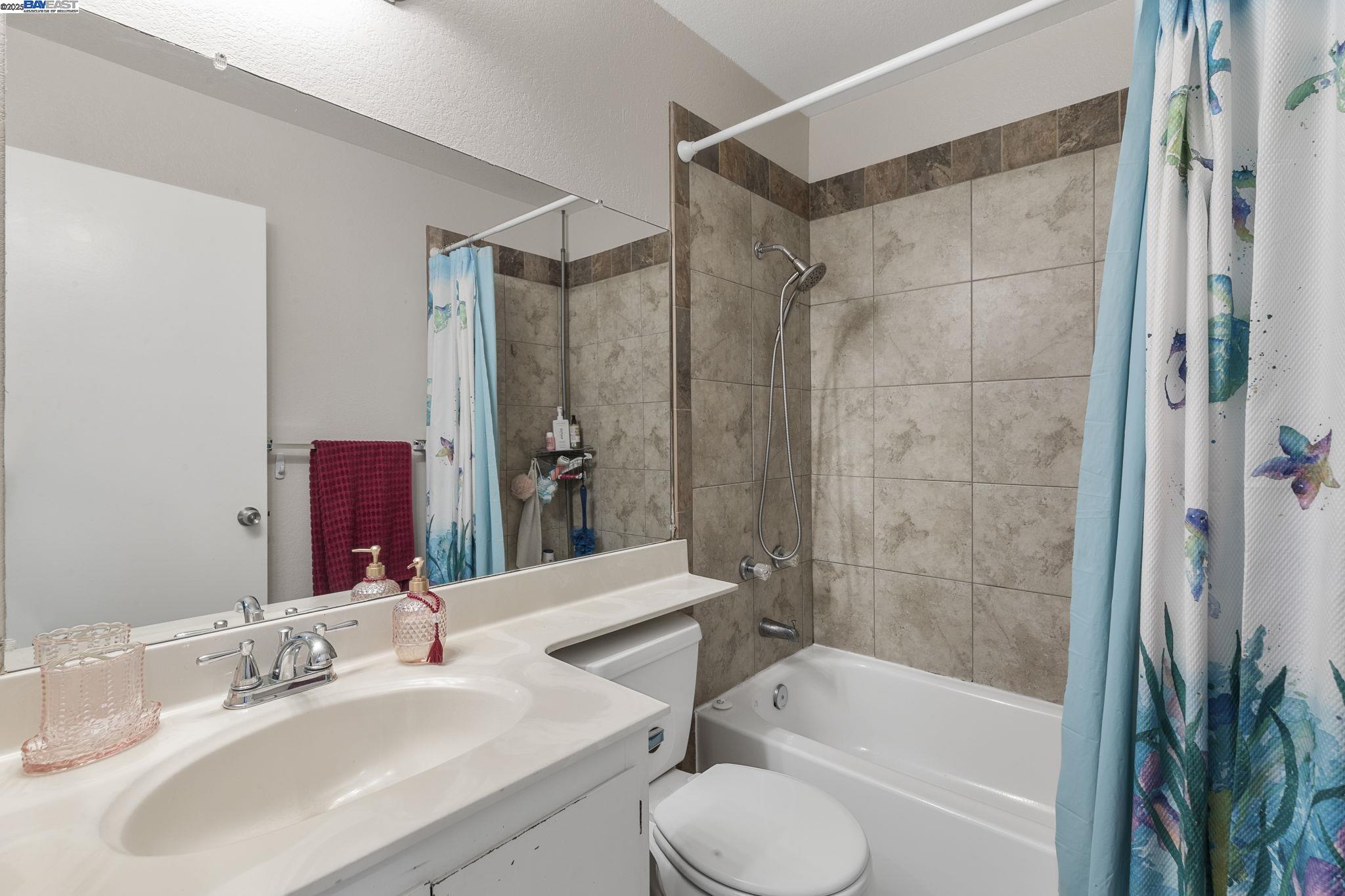 Detail Gallery Image 35 of 59 For 1479 Spring Valley Cmn, Livermore,  CA 94551 - 4 Beds | 2/1 Baths
