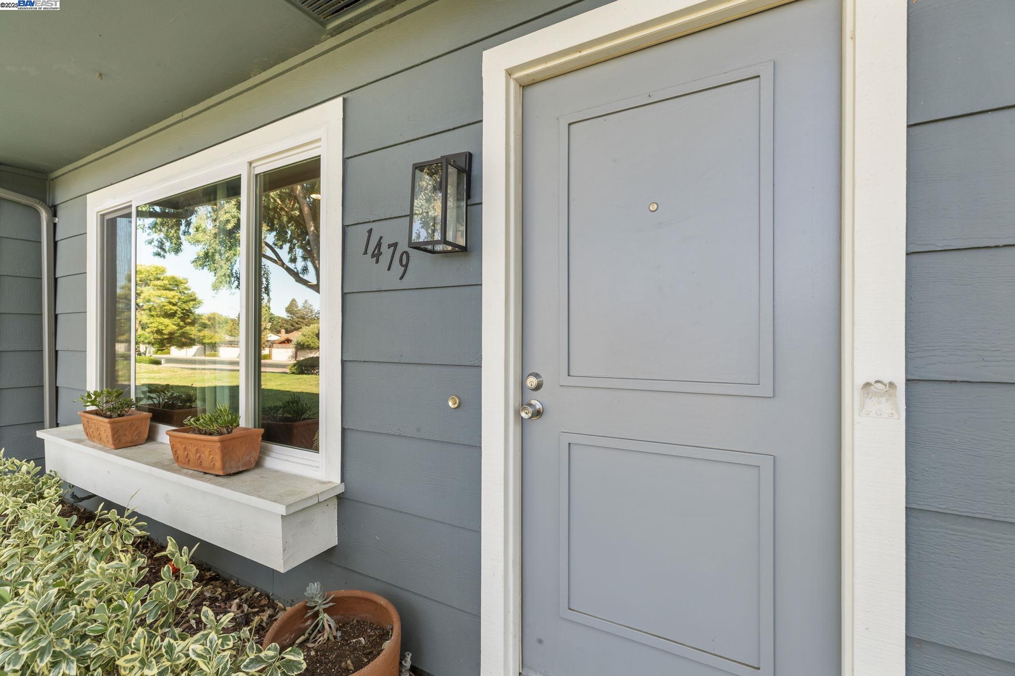 Detail Gallery Image 6 of 59 For 1479 Spring Valley Cmn, Livermore,  CA 94551 - 4 Beds | 2/1 Baths