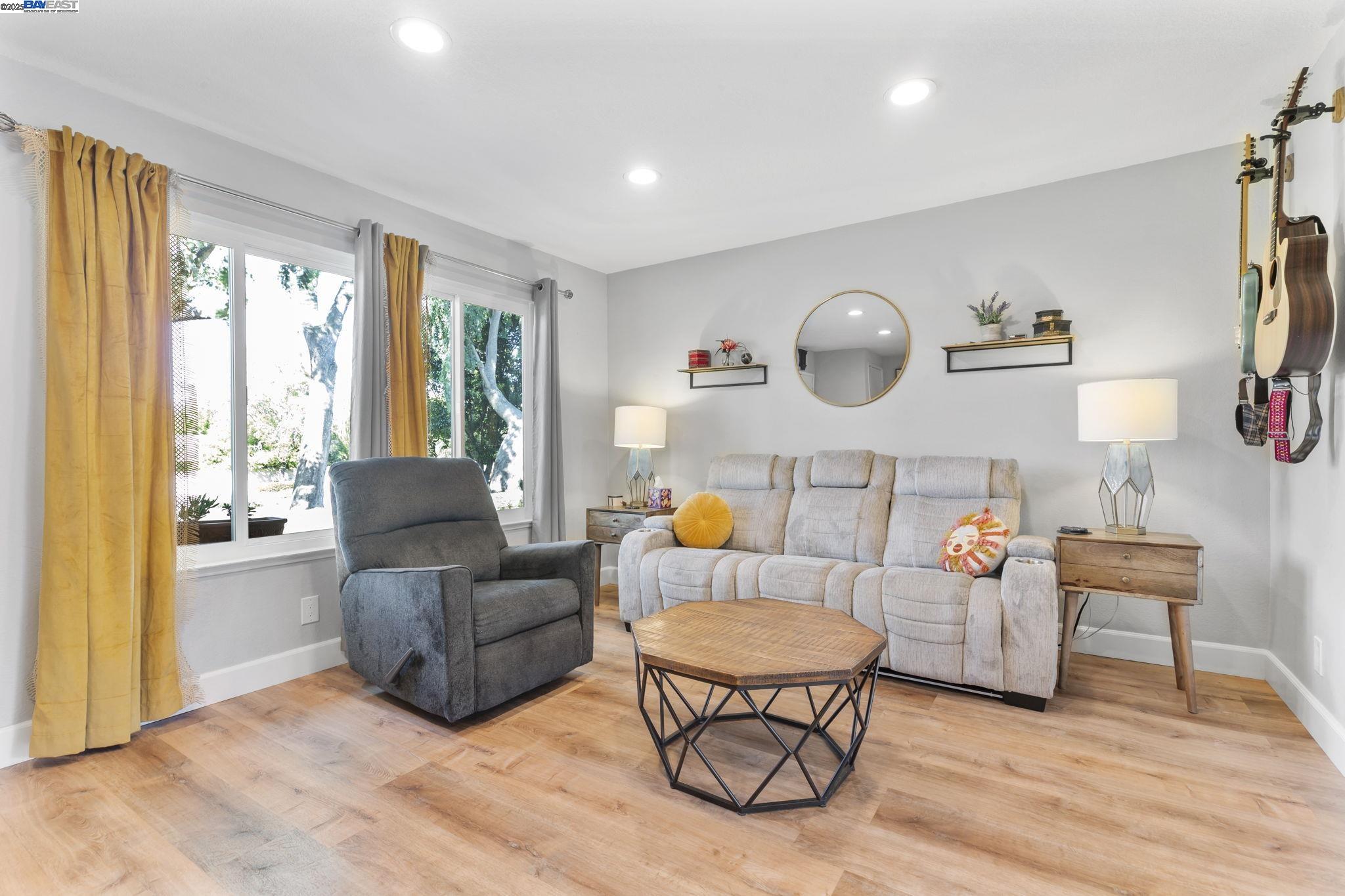 Detail Gallery Image 8 of 59 For 1479 Spring Valley Cmn, Livermore,  CA 94551 - 4 Beds | 2/1 Baths