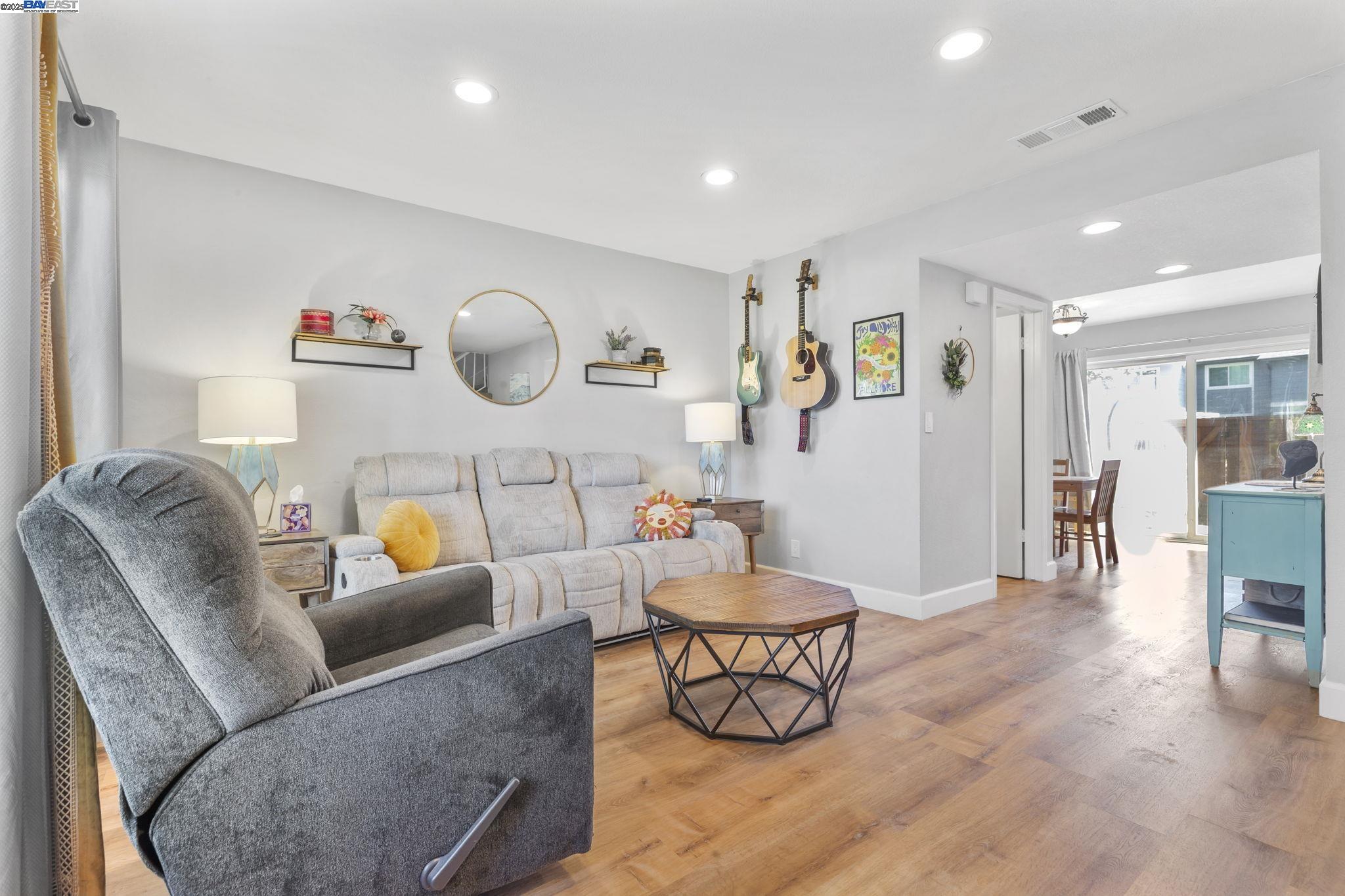 Detail Gallery Image 9 of 59 For 1479 Spring Valley Cmn, Livermore,  CA 94551 - 4 Beds | 2/1 Baths