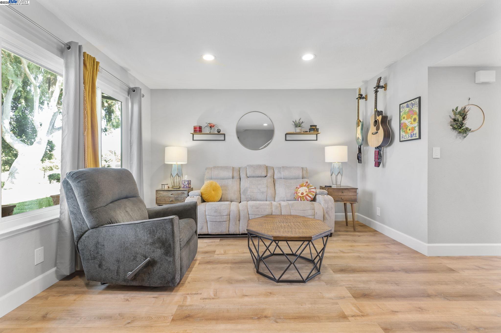 Detail Gallery Image 10 of 59 For 1479 Spring Valley Cmn, Livermore,  CA 94551 - 4 Beds | 2/1 Baths