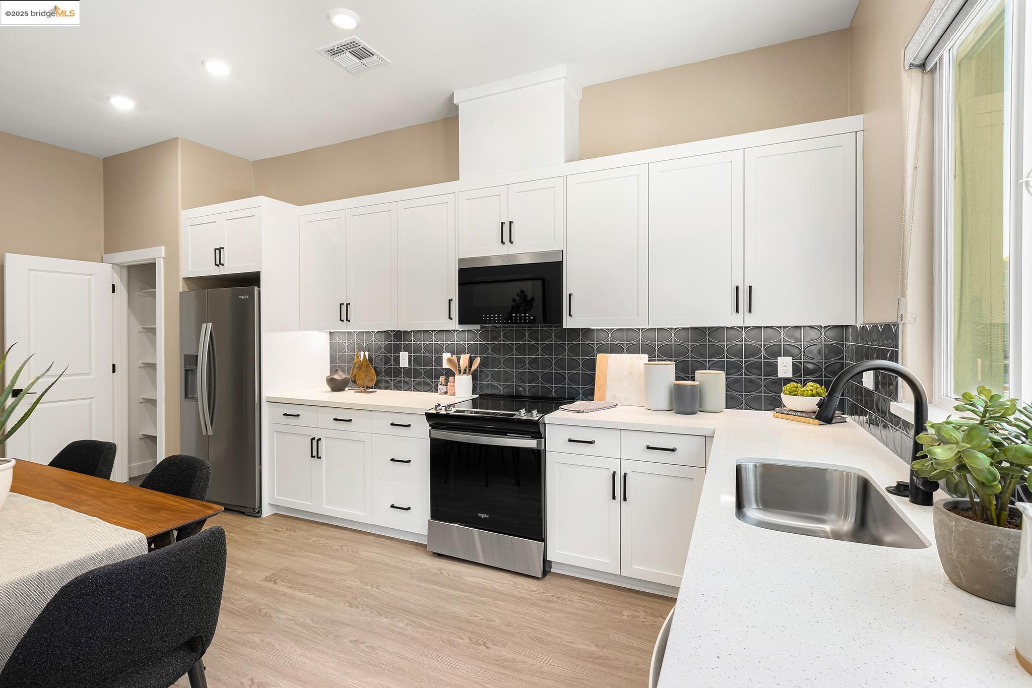 Photo #6: 41107706 Listing 