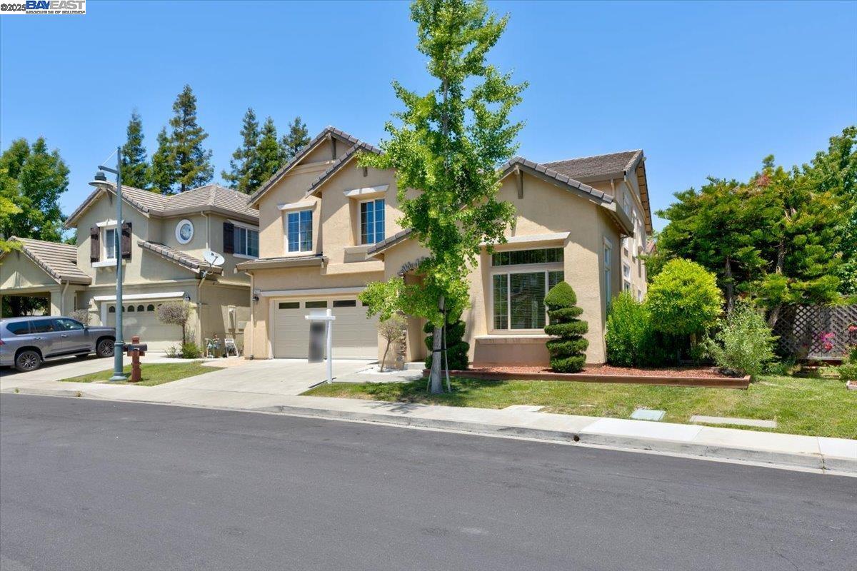 Detail Gallery Image 2 of 60 For 5615 Applegate Way, Dublin,  CA 94568 - 5 Beds | 3 Baths