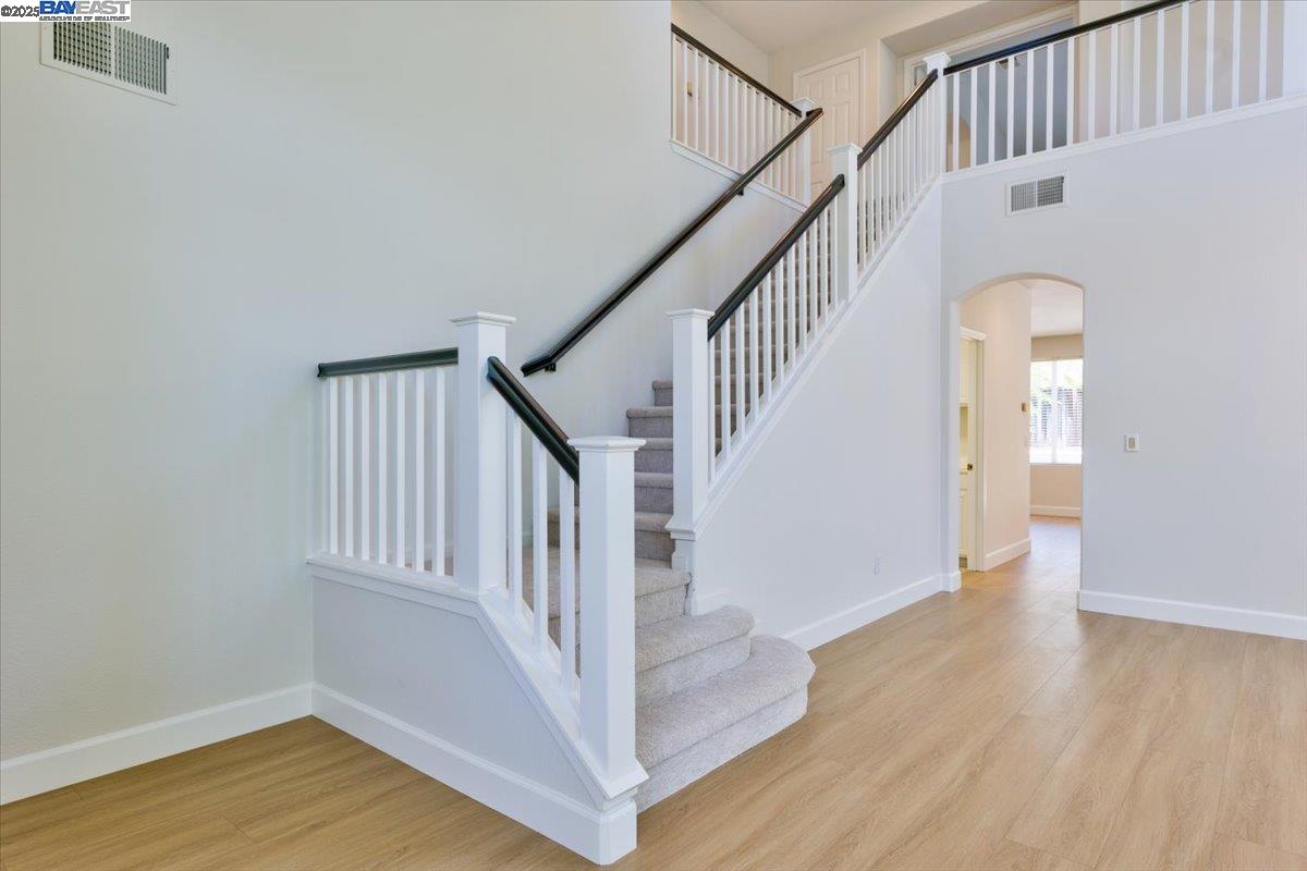 Detail Gallery Image 12 of 60 For 5615 Applegate Way, Dublin,  CA 94568 - 5 Beds | 3 Baths