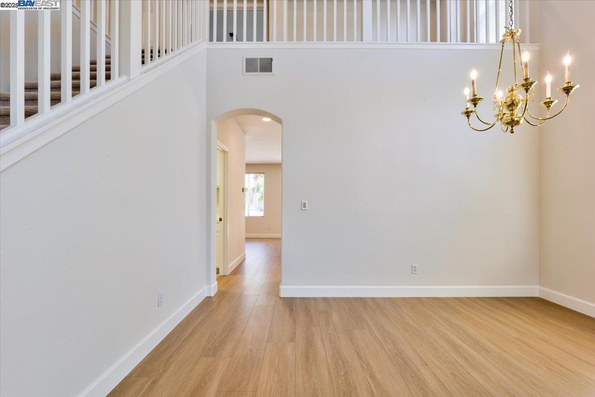 Detail Gallery Image 13 of 60 For 5615 Applegate Way, Dublin,  CA 94568 - 5 Beds | 3 Baths