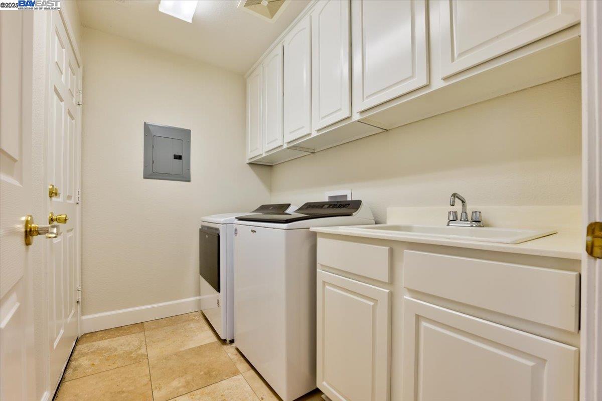 Detail Gallery Image 15 of 60 For 5615 Applegate Way, Dublin,  CA 94568 - 5 Beds | 3 Baths
