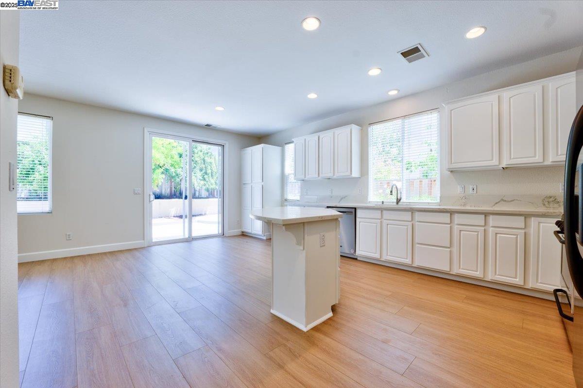 Detail Gallery Image 16 of 60 For 5615 Applegate Way, Dublin,  CA 94568 - 5 Beds | 3 Baths
