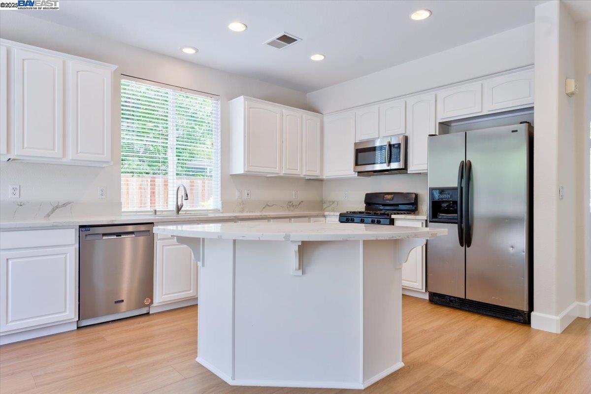 Detail Gallery Image 20 of 60 For 5615 Applegate Way, Dublin,  CA 94568 - 5 Beds | 3 Baths