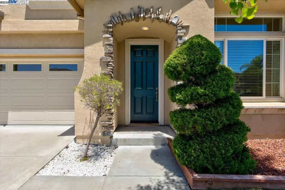 Detail Gallery Image 3 of 60 For 5615 Applegate Way, Dublin,  CA 94568 - 5 Beds | 3 Baths