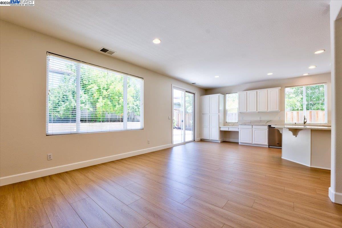 Detail Gallery Image 27 of 60 For 5615 Applegate Way, Dublin,  CA 94568 - 5 Beds | 3 Baths