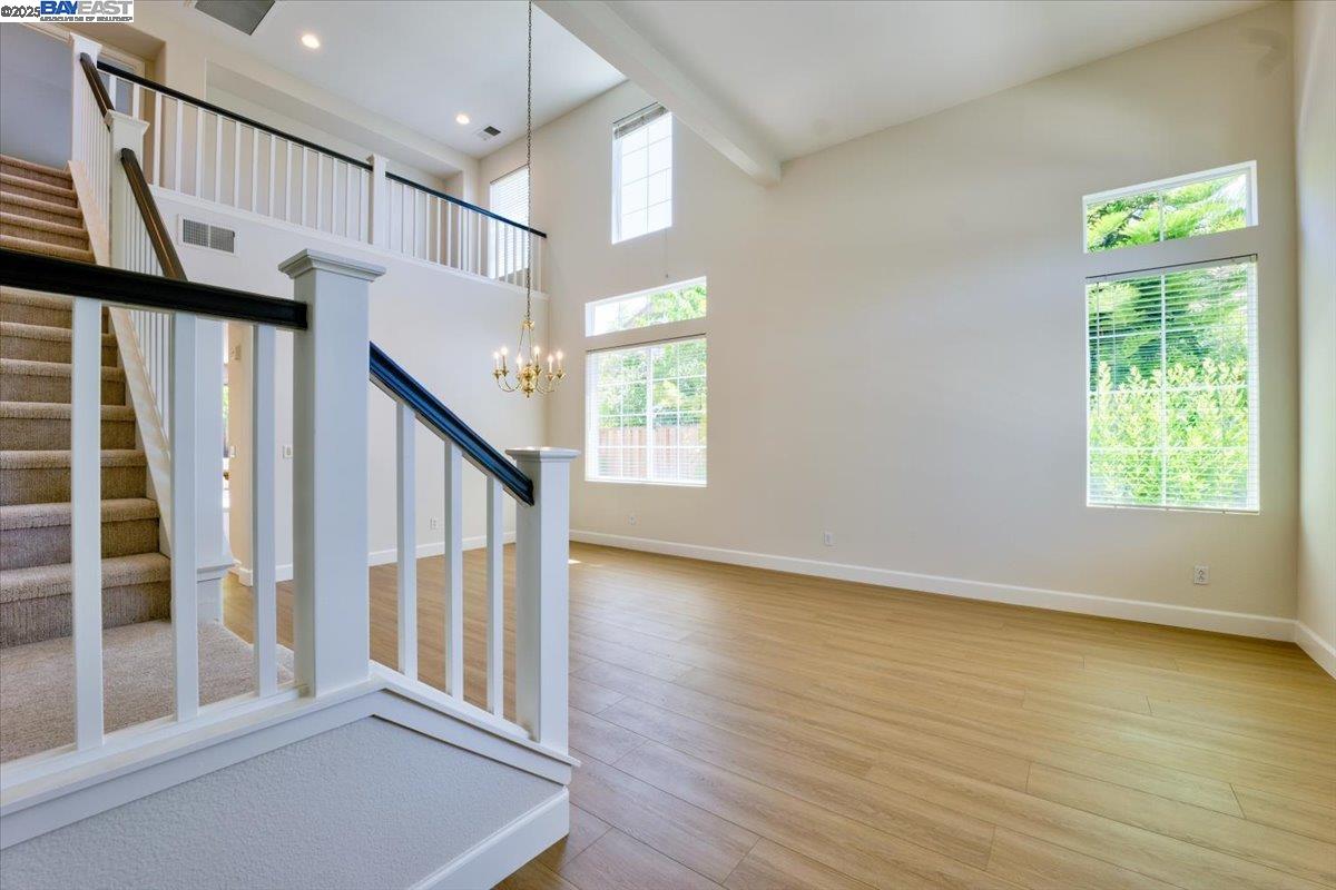 Detail Gallery Image 5 of 60 For 5615 Applegate Way, Dublin,  CA 94568 - 5 Beds | 3 Baths