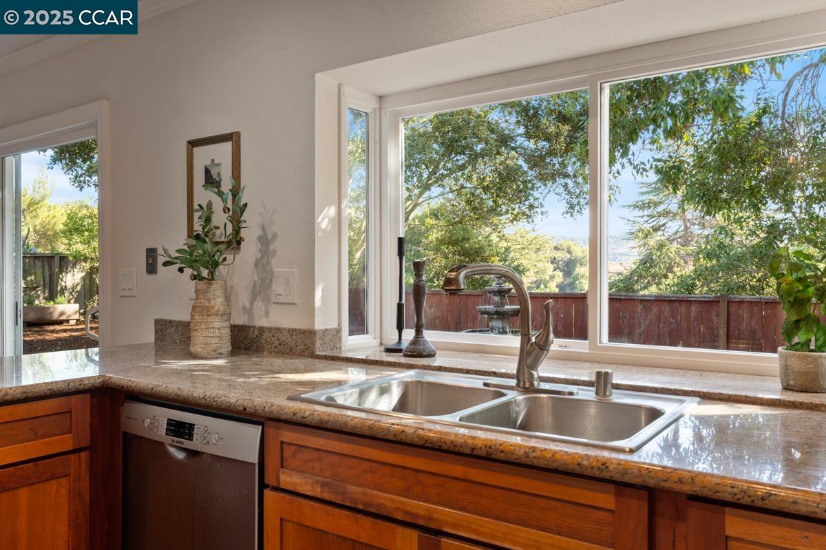 Detail Gallery Image 16 of 57 For 4824 Skyhawk Dr, Richmond,  CA 94803 - 4 Beds | 2 Baths