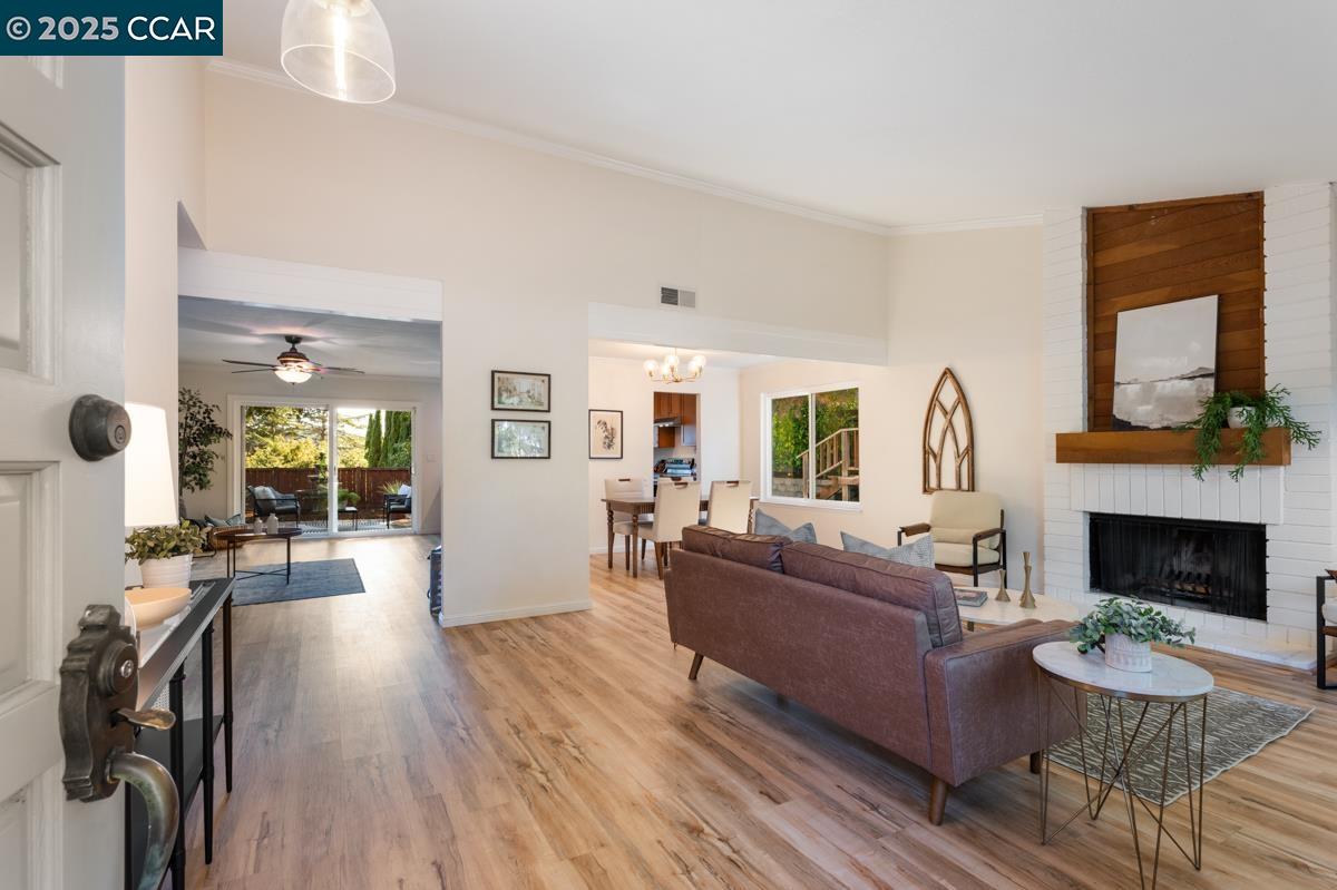 Detail Gallery Image 5 of 57 For 4824 Skyhawk Dr, Richmond,  CA 94803 - 4 Beds | 2 Baths