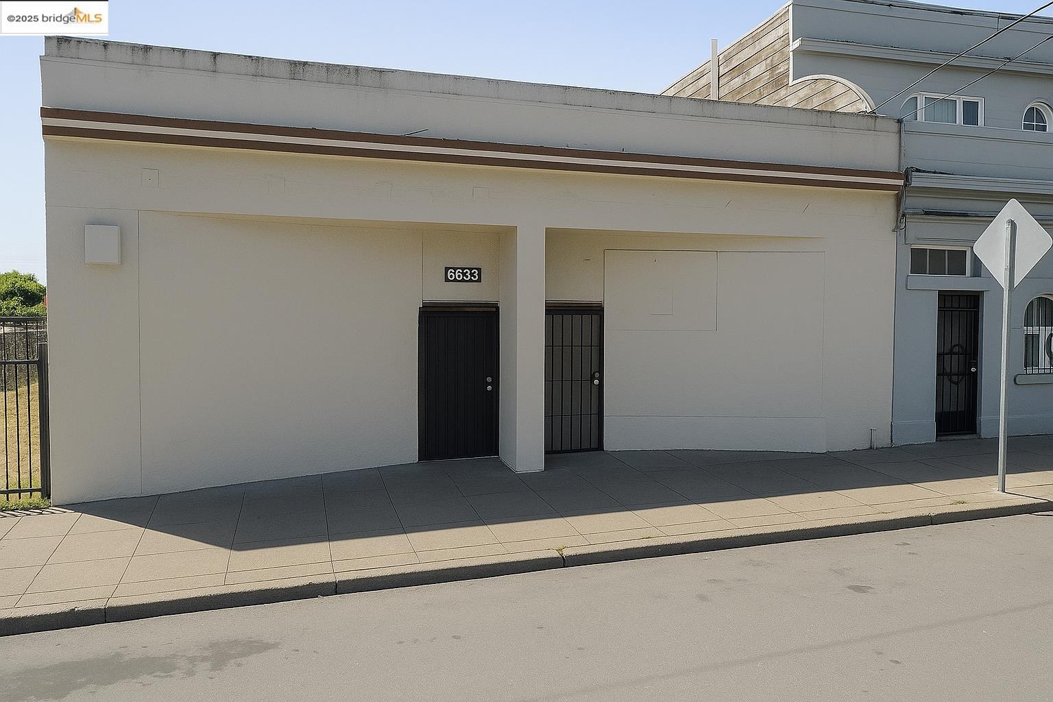 Detail Gallery Image 2 of 2 For , Oakland,  CA 94605 - – Beds | – Baths