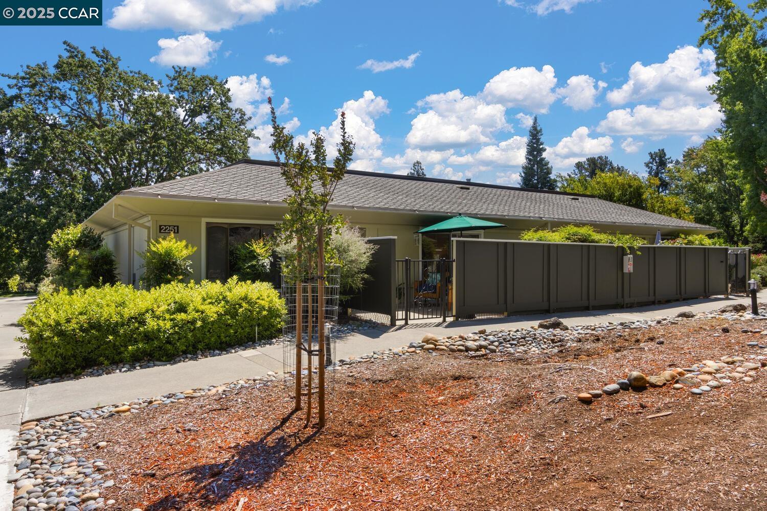 Detail Gallery Image 1 of 1 For 2251 Tice Creek Dr #3,  Walnut Creek,  CA 94595 - 1 Beds | 1 Baths