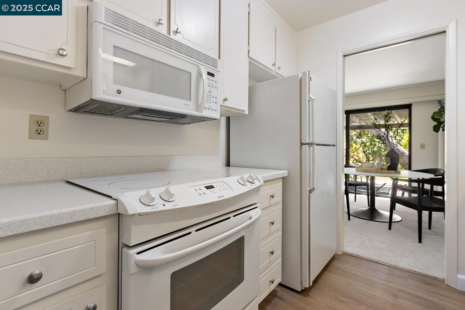 Photo #2: 41107724 Listing 
