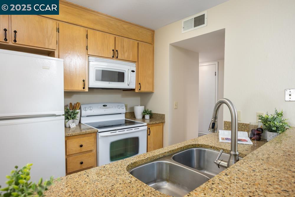 Photo #8: 41107726 Listing: Photo #8