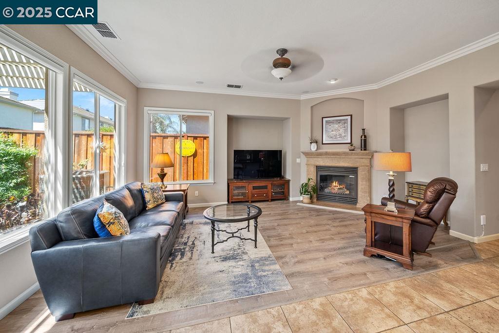 Detail Gallery Image 12 of 35 For 2078 Bridgeport Loop, Discovery Bay,  CA 94505 - 3 Beds | 2/1 Baths