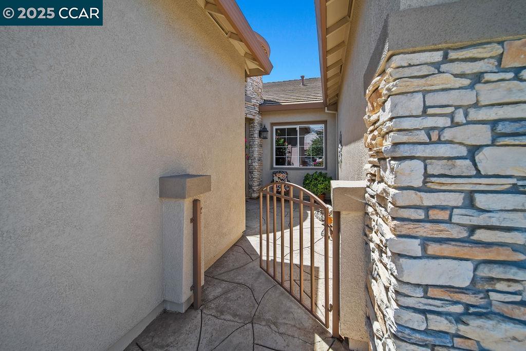 Detail Gallery Image 3 of 35 For 2078 Bridgeport Loop, Discovery Bay,  CA 94505 - 3 Beds | 2/1 Baths