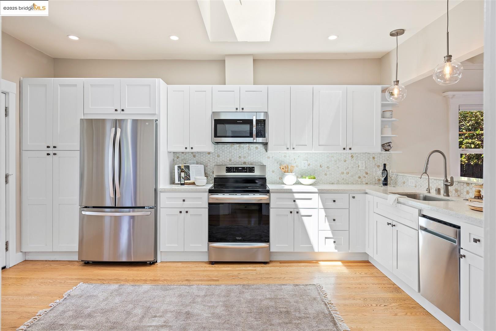 Detail Gallery Image 12 of 35 For 4207 Aqua Vista St, Oakland,  CA 94601 - 2 Beds | 1 Baths