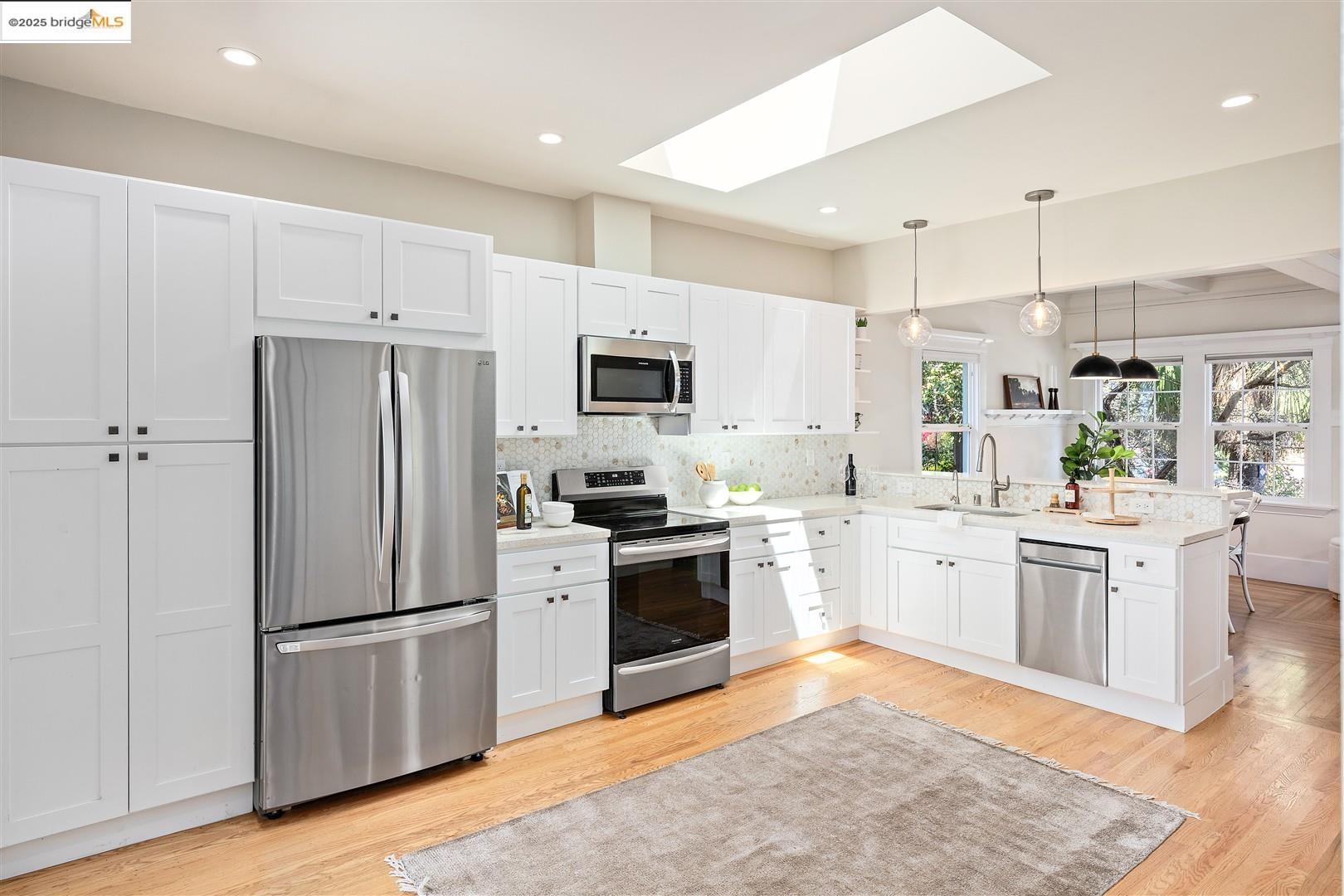 Detail Gallery Image 14 of 35 For 4207 Aqua Vista St, Oakland,  CA 94601 - 2 Beds | 1 Baths