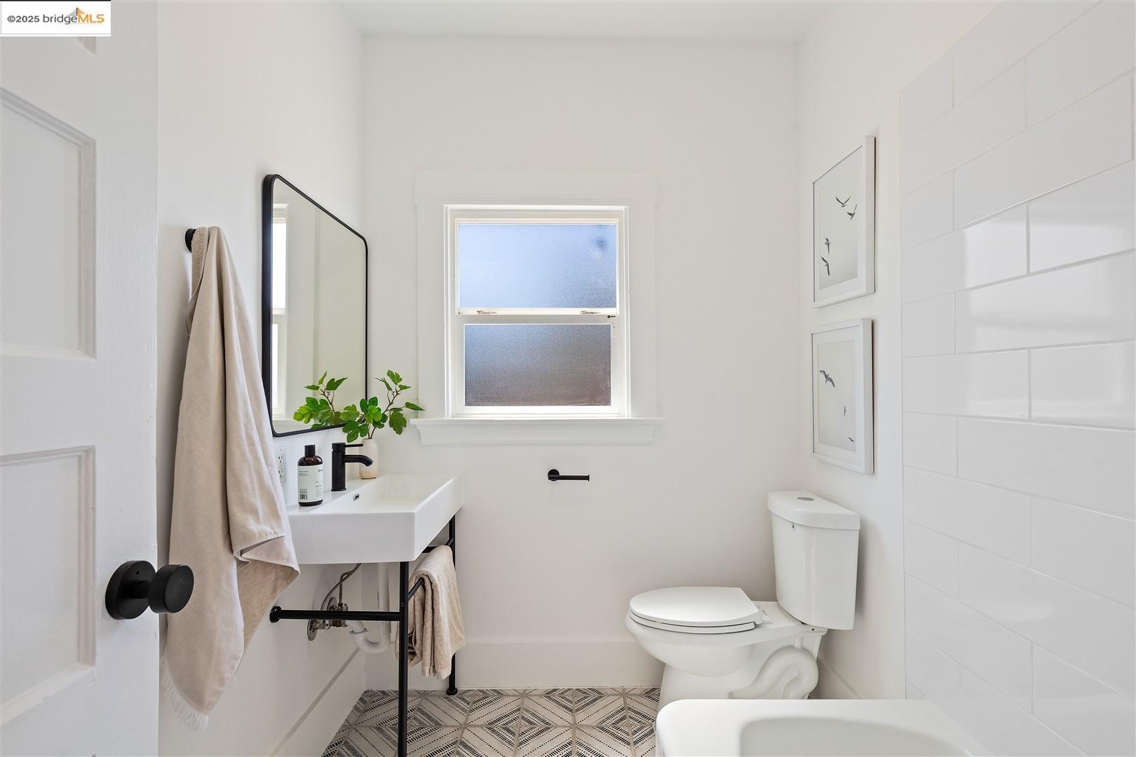 Detail Gallery Image 19 of 35 For 4207 Aqua Vista St, Oakland,  CA 94601 - 2 Beds | 1 Baths