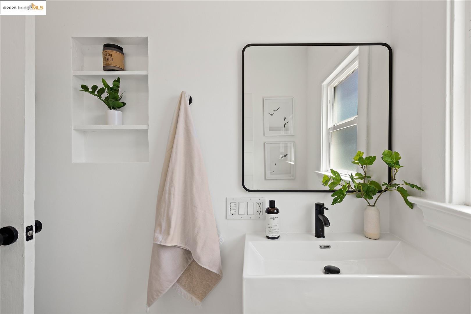 Detail Gallery Image 20 of 35 For 4207 Aqua Vista St, Oakland,  CA 94601 - 2 Beds | 1 Baths