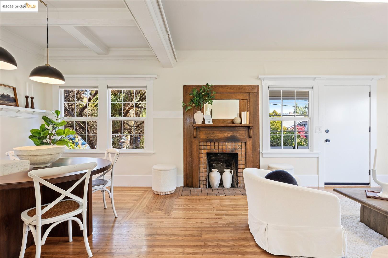 Detail Gallery Image 3 of 35 For 4207 Aqua Vista St, Oakland,  CA 94601 - 2 Beds | 1 Baths