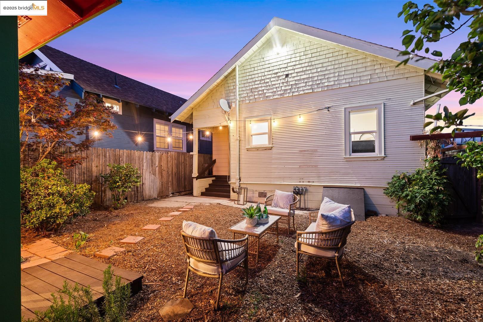 Detail Gallery Image 24 of 35 For 4207 Aqua Vista St, Oakland,  CA 94601 - 2 Beds | 1 Baths