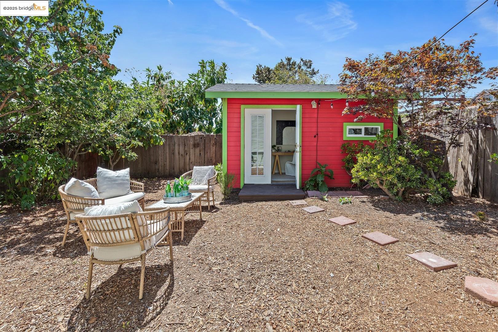 Detail Gallery Image 25 of 35 For 4207 Aqua Vista St, Oakland,  CA 94601 - 2 Beds | 1 Baths