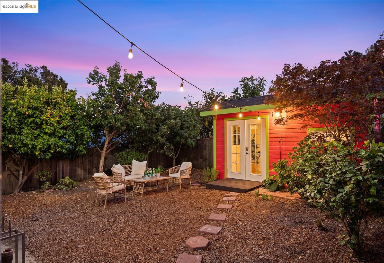 Detail Gallery Image 28 of 35 For 4207 Aqua Vista St, Oakland,  CA 94601 - 2 Beds | 1 Baths