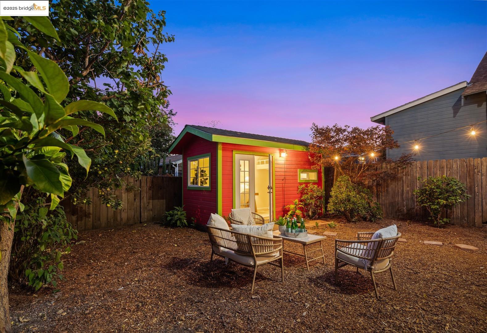 Detail Gallery Image 29 of 35 For 4207 Aqua Vista St, Oakland,  CA 94601 - 2 Beds | 1 Baths